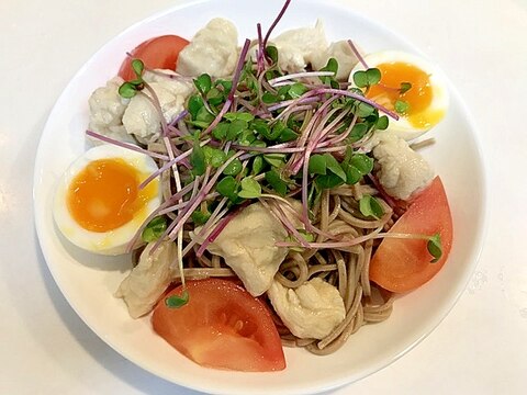 鶏ササミとトマトと半熟卵の☆具沢山サラダそば